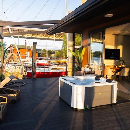 Ada Moment Splav- Kuca Na Reci Beograd- Floating House On Sava River ,Belgrad Dış mekan fotoğraf