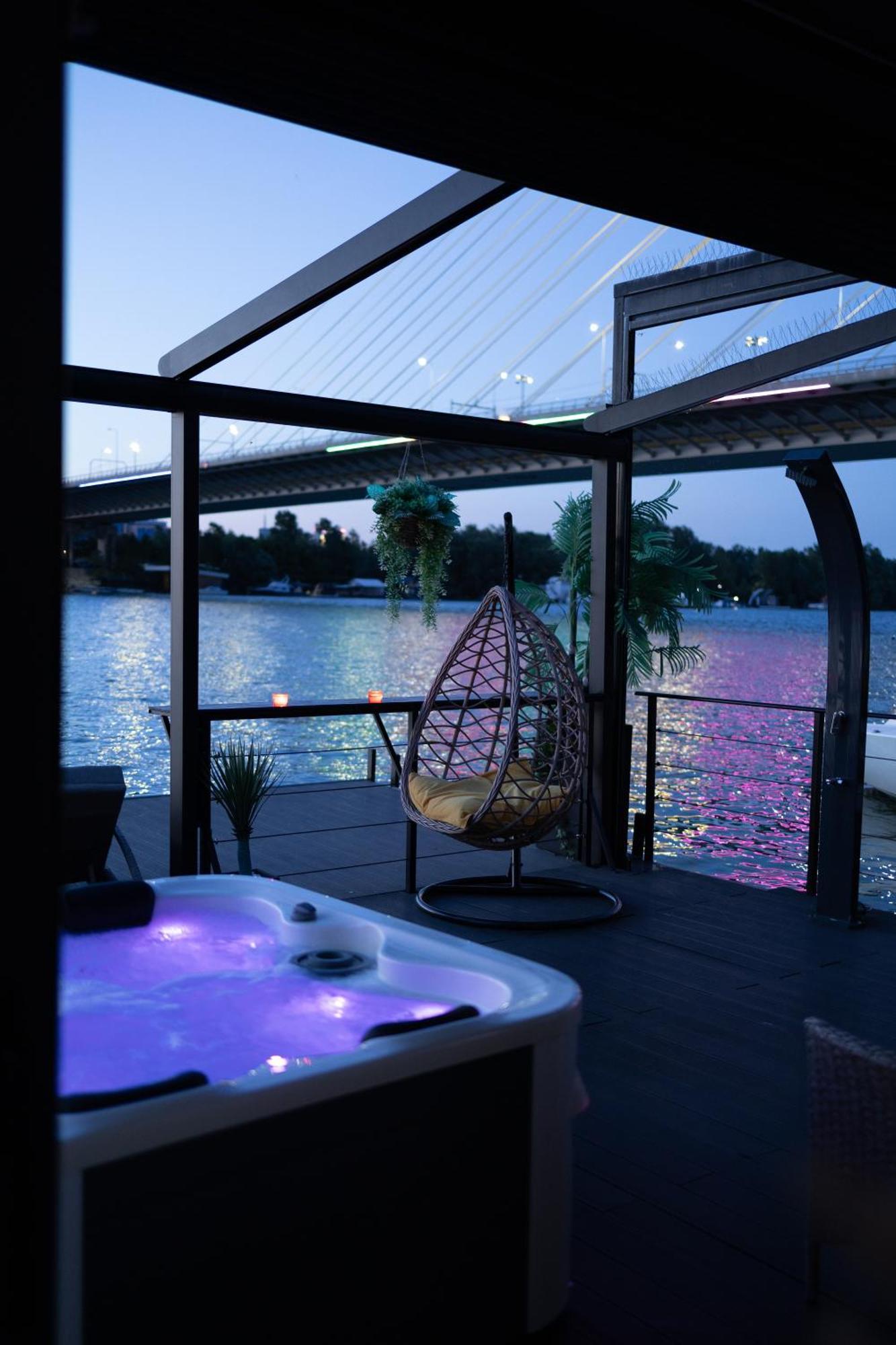Ada Moment Splav- Kuca Na Reci Beograd- Floating House On Sava River ,Belgrad Dış mekan fotoğraf
