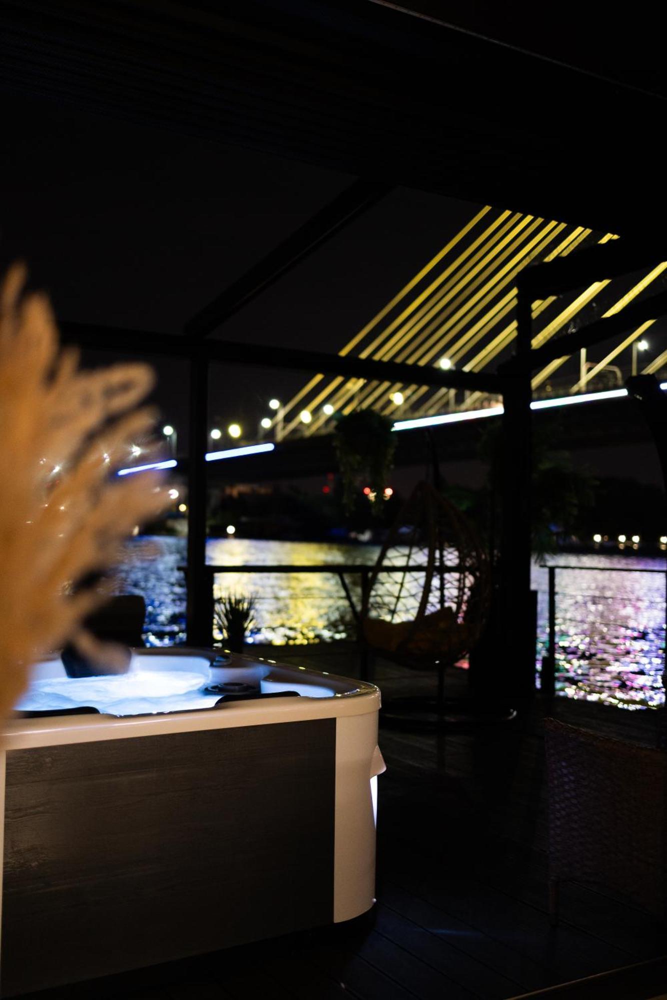 Ada Moment Splav- Kuca Na Reci Beograd- Floating House On Sava River ,Belgrad Dış mekan fotoğraf