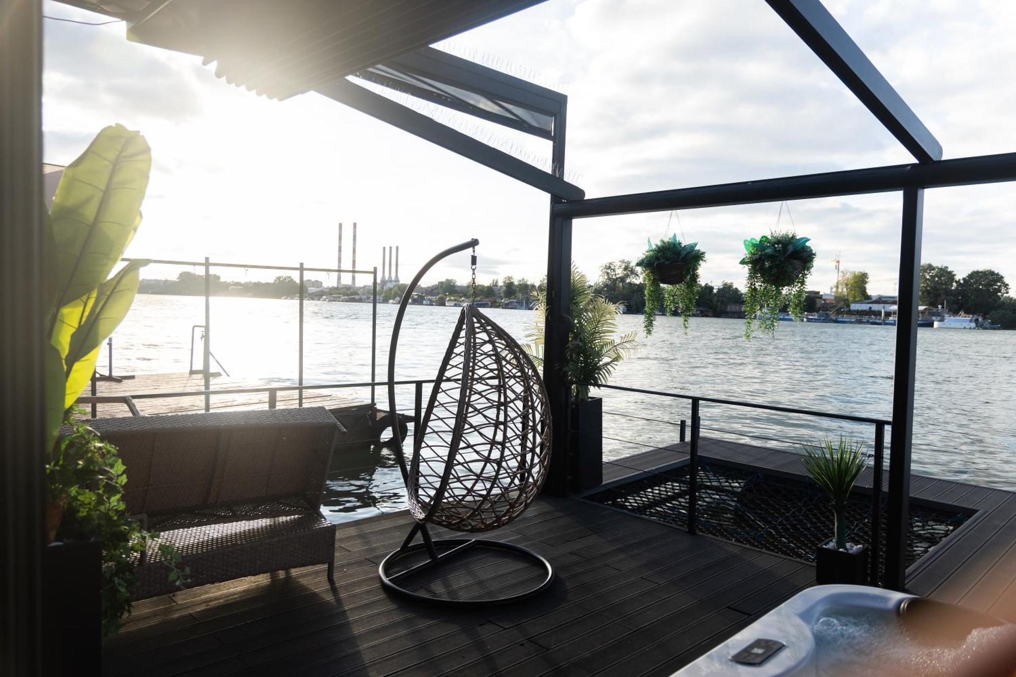 Ada Moment Splav- Kuca Na Reci Beograd- Floating House On Sava River ,Belgrad Dış mekan fotoğraf
