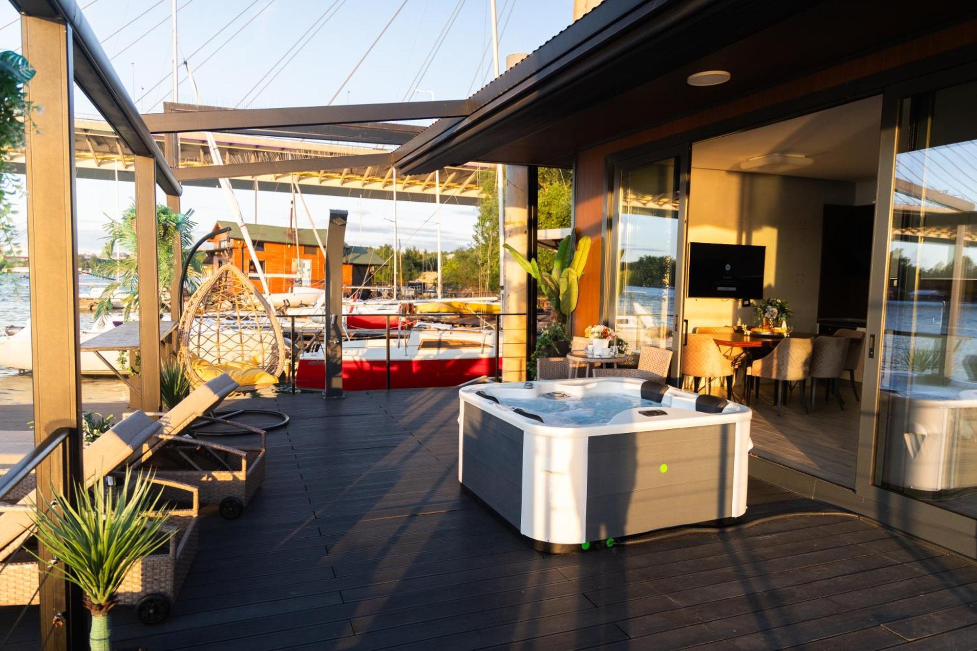 Ada Moment Splav- Kuca Na Reci Beograd- Floating House On Sava River ,Belgrad Dış mekan fotoğraf
